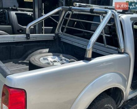 Серый Ниссан Навара, объемом двигателя 2.49 л и пробегом 380 тыс. км за 9899 $, фото 4 на Automoto.ua