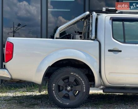 Серый Ниссан Навара, объемом двигателя 2.49 л и пробегом 380 тыс. км за 9899 $, фото 3 на Automoto.ua