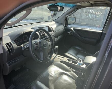 Серый Ниссан Навара, объемом двигателя 2.5 л и пробегом 285 тыс. км за 7500 $, фото 10 на Automoto.ua