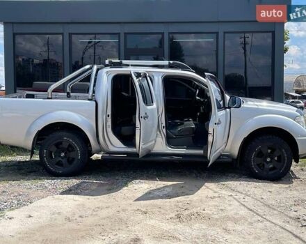 Серый Ниссан Навара, объемом двигателя 2.49 л и пробегом 380 тыс. км за 9899 $, фото 6 на Automoto.ua