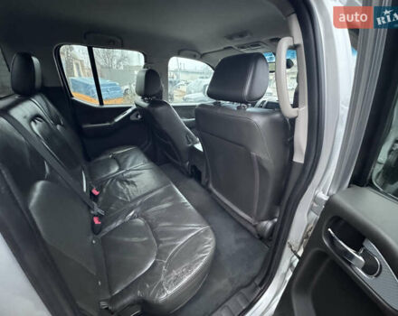 Сірий Ніссан Навара, об'ємом двигуна 2.49 л та пробігом 370 тис. км за 10000 $, фото 15 на Automoto.ua