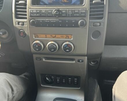 Серый Ниссан Навара, объемом двигателя 2.5 л и пробегом 285 тыс. км за 7500 $, фото 8 на Automoto.ua