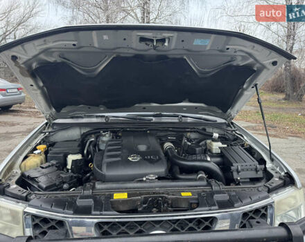 Сірий Ніссан Навара, об'ємом двигуна 2.49 л та пробігом 370 тис. км за 10000 $, фото 19 на Automoto.ua