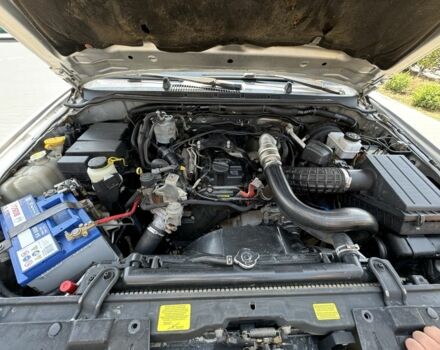 Серый Ниссан Навара, объемом двигателя 2.5 л и пробегом 320 тыс. км за 6000 $, фото 5 на Automoto.ua