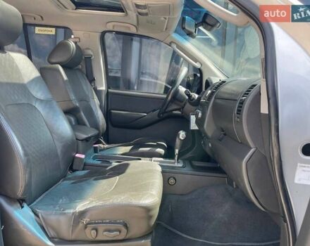 Серый Ниссан Навара, объемом двигателя 2.49 л и пробегом 380 тыс. км за 9899 $, фото 12 на Automoto.ua