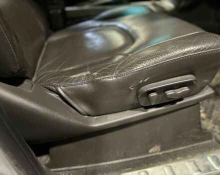 Серый Ниссан Навара, объемом двигателя 2.5 л и пробегом 258 тыс. км за 5400 $, фото 8 на Automoto.ua