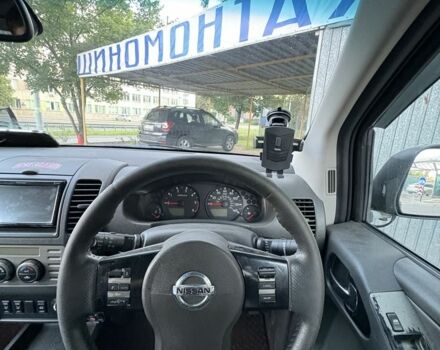 Сірий Ніссан Навара, об'ємом двигуна 2.5 л та пробігом 162 тис. км за 4200 $, фото 1 на Automoto.ua