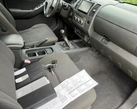 Серый Ниссан Навара, объемом двигателя 2.5 л и пробегом 214 тыс. км за 3700 $, фото 7 на Automoto.ua