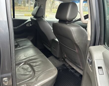 Серый Ниссан Навара, объемом двигателя 2.5 л и пробегом 150 тыс. км за 6950 $, фото 14 на Automoto.ua