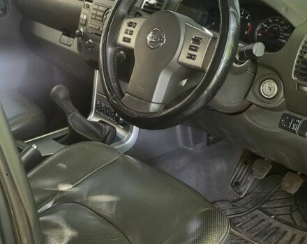 Сірий Ніссан Навара, об'ємом двигуна 2.5 л та пробігом 148 тис. км за 6000 $, фото 1 на Automoto.ua