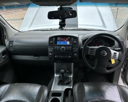 Серый Ниссан Навара, объемом двигателя 2.5 л и пробегом 241 тыс. км за 6950 $, фото 9 на Automoto.ua