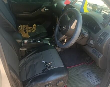 Серый Ниссан Навара, объемом двигателя 2.5 л и пробегом 200 тыс. км за 4000 $, фото 7 на Automoto.ua