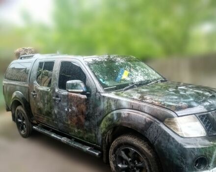 Серый Ниссан Навара, объемом двигателя 2.5 л и пробегом 200 тыс. км за 4000 $, фото 2 на Automoto.ua