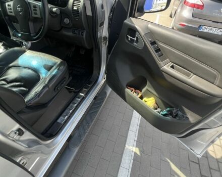 Серый Ниссан Навара, объемом двигателя 2.5 л и пробегом 200 тыс. км за 5500 $, фото 10 на Automoto.ua