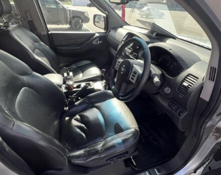 Серый Ниссан Навара, объемом двигателя 2.5 л и пробегом 200 тыс. км за 5500 $, фото 11 на Automoto.ua