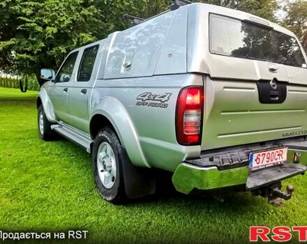 Сірий Ніссан Навара, об'ємом двигуна 2.5 л та пробігом 290 тис. км за 6500 $, фото 3 на Automoto.ua