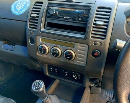 Сірий Ніссан Навара, об'ємом двигуна 2.5 л та пробігом 200 тис. км за 6000 $, фото 1 на Automoto.ua