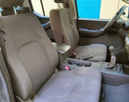 Серый Ниссан Навара, объемом двигателя 2.5 л и пробегом 321 тыс. км за 2700 $, фото 5 на Automoto.ua