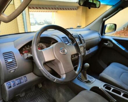 Серый Ниссан Навара, объемом двигателя 2.5 л и пробегом 321 тыс. км за 2700 $, фото 4 на Automoto.ua