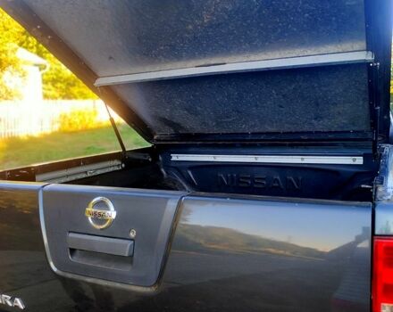 Серый Ниссан Навара, объемом двигателя 2.5 л и пробегом 204 тыс. км за 13500 $, фото 2 на Automoto.ua