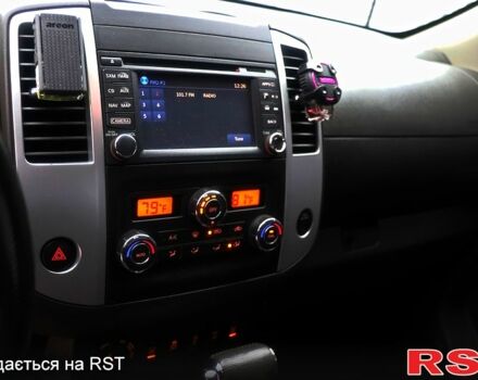 Серый Ниссан Навара, объемом двигателя 4 л и пробегом 122 тыс. км за 17999 $, фото 7 на Automoto.ua