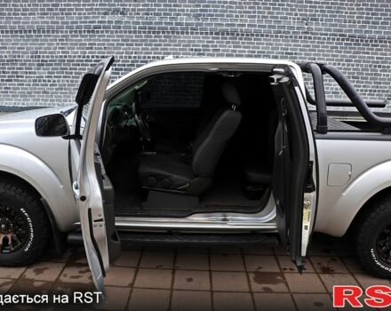 Серый Ниссан Навара, объемом двигателя 4 л и пробегом 122 тыс. км за 17999 $, фото 5 на Automoto.ua