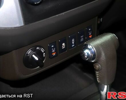 Серый Ниссан Навара, объемом двигателя 4 л и пробегом 122 тыс. км за 17999 $, фото 6 на Automoto.ua