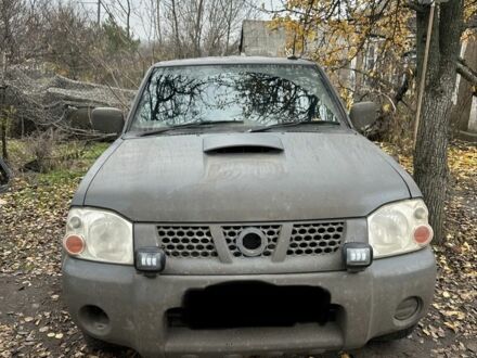 Серый Ниссан Навара, объемом двигателя 2.5 л и пробегом 197 тыс. км за 5100 $, фото 1 на Automoto.ua