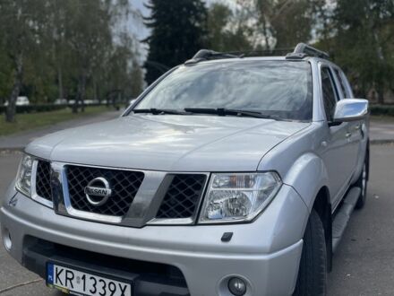 Серый Ниссан Навара, объемом двигателя 2.5 л и пробегом 272 тыс. км за 6500 $, фото 1 на Automoto.ua
