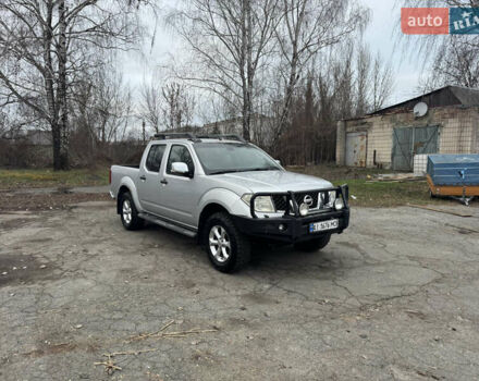 Серый Ниссан Навара, объемом двигателя 2.49 л и пробегом 370 тыс. км за 10000 $, фото 1 на Automoto.ua