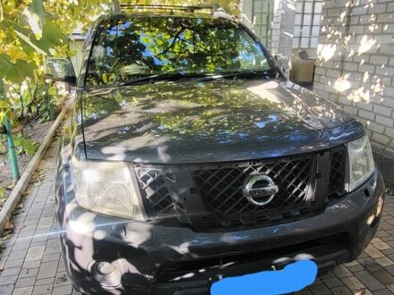 Серый Ниссан Навара, объемом двигателя 2.5 л и пробегом 148 тыс. км за 6000 $, фото 1 на Automoto.ua