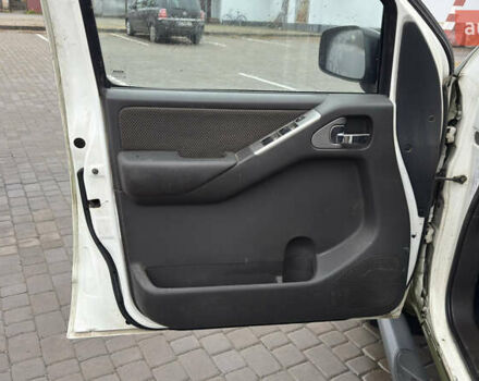 Зеленый Ниссан Навара, объемом двигателя 2.5 л и пробегом 300 тыс. км за 5800 $, фото 21 на Automoto.ua