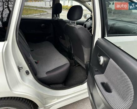 Білий Ніссан Ноут, об'ємом двигуна 1.6 л та пробігом 104 тис. км за 7600 $, фото 25 на Automoto.ua