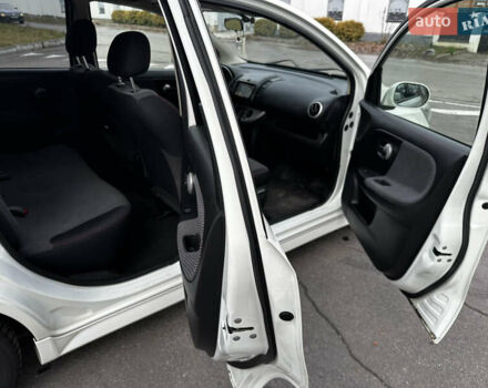 Білий Ніссан Ноут, об'ємом двигуна 1.6 л та пробігом 104 тис. км за 7600 $, фото 26 на Automoto.ua