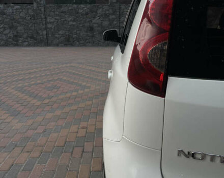 Ниссан Ноут 2012 в Житомире на Automoto.ua Белый Ниссан Ноут, объемом двигателя 1.39 л и пробегом 320 тыс. км за 4700 $, фото 33 на Automoto.ua