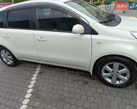 Белый Ниссан Ноут, объемом двигателя 1.5 л и пробегом 63 тыс. км за 7800 $, фото 3 на Automoto.ua