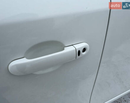 Белый Ниссан Ноут, объемом двигателя 1.6 л и пробегом 169 тыс. км за 9799 $, фото 18 на Automoto.ua