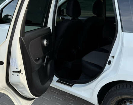 Белый Ниссан Ноут, объемом двигателя 1.39 л и пробегом 143 тыс. км за 6500 $, фото 3 на Automoto.ua