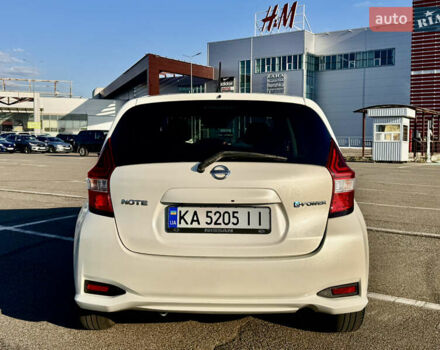 Белый Ниссан Ноут, объемом двигателя 1.2 л и пробегом 62 тыс. км за 11750 $, фото 3 на Automoto.ua