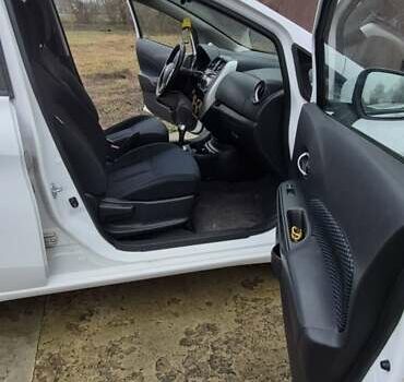 Білий Ніссан Ноут, об'ємом двигуна 1.6 л та пробігом 140 тис. км за 7500 $, фото 7 на Automoto.ua