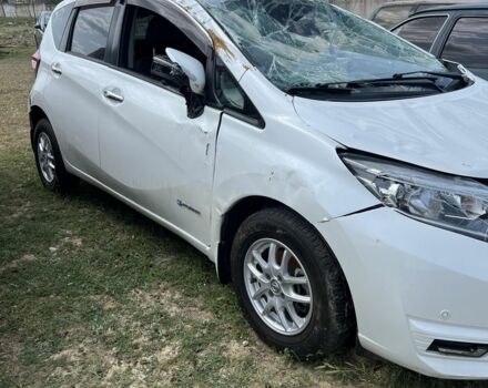 Ниссан Ноут 2017 в Березовке на Automoto.ua Белый Ниссан Ноут, объемом двигателя 1.2 л и пробегом 50 тыс. км за 4000 $, фото 2 на Automoto.ua