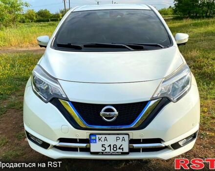 Белый Ниссан Ноут, объемом двигателя 1.2 л и пробегом 60 тыс. км за 12900 $, фото 2 на Automoto.ua