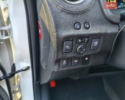 Белый Ниссан Ноут, объемом двигателя 1.2 л и пробегом 62 тыс. км за 12800 $, фото 17 на Automoto.ua