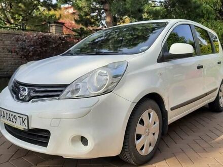 Ниссан Ноут 2010 в Киеве на Automoto.ua Белый Ниссан Ноут, объемом двигателя 1.6 л и пробегом 104 тыс. км за 7700 $, фото 1 на Automoto.ua