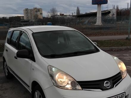 Белый Ниссан Ноут, объемом двигателя 1.5 л и пробегом 299 тыс. км за 6000 $, фото 1 на Automoto.ua