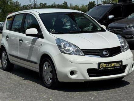 Ниссан Ноут 2013 в Черновцах на Automoto.ua Белый Ниссан Ноут, объемом двигателя 1.5 л и пробегом 248 тыс. км за 7000 $, фото 1 на Automoto.ua