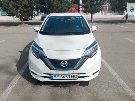Белый Ниссан Ноут, объемом двигателя 1.2 л и пробегом 52 тыс. км за 11990 $, фото 1 на Automoto.ua