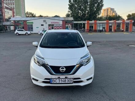 Білий Ніссан Ноут, об'ємом двигуна 1.2 л та пробігом 57 тис. км за 11800 $, фото 1 на Automoto.ua
