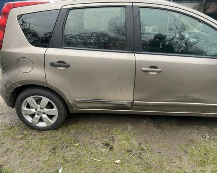 Бежевий Ніссан Ноут, об'ємом двигуна 1.6 л та пробігом 300 тис. км за 2200 $, фото 1 на Automoto.ua