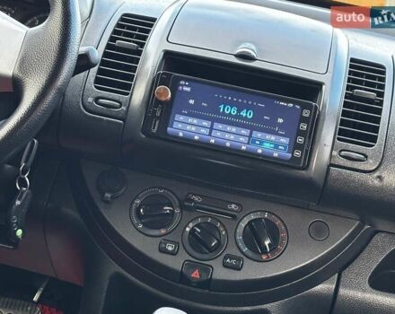 Черный Ниссан Ноут, объемом двигателя 1.6 л и пробегом 200 тыс. км за 6150 $, фото 105 на Automoto.ua